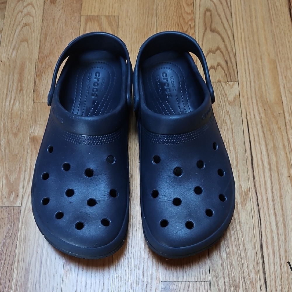 CROCS Classic Clogs in Dark Blue